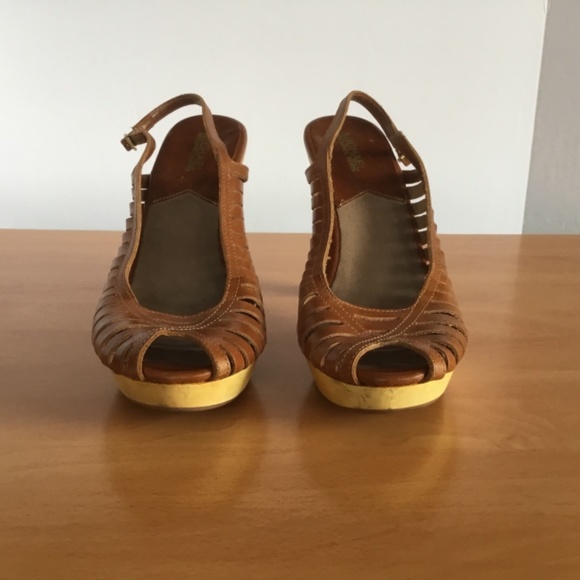 Michael Kors MK WOOD BROWN LEATHER PLATFORM SANDALS - Picture 2 of 8